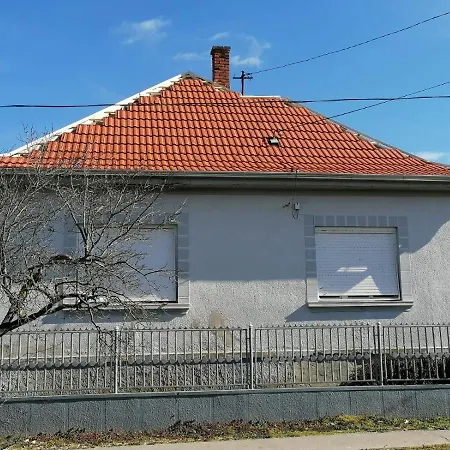 Holiday home 98 Petofi Utca *