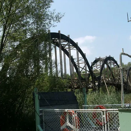 98 Petofi Utca * Balatonmagyarod