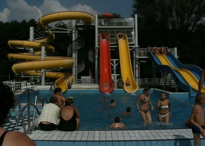 98 Petofi Utca * Balatonmagyarod